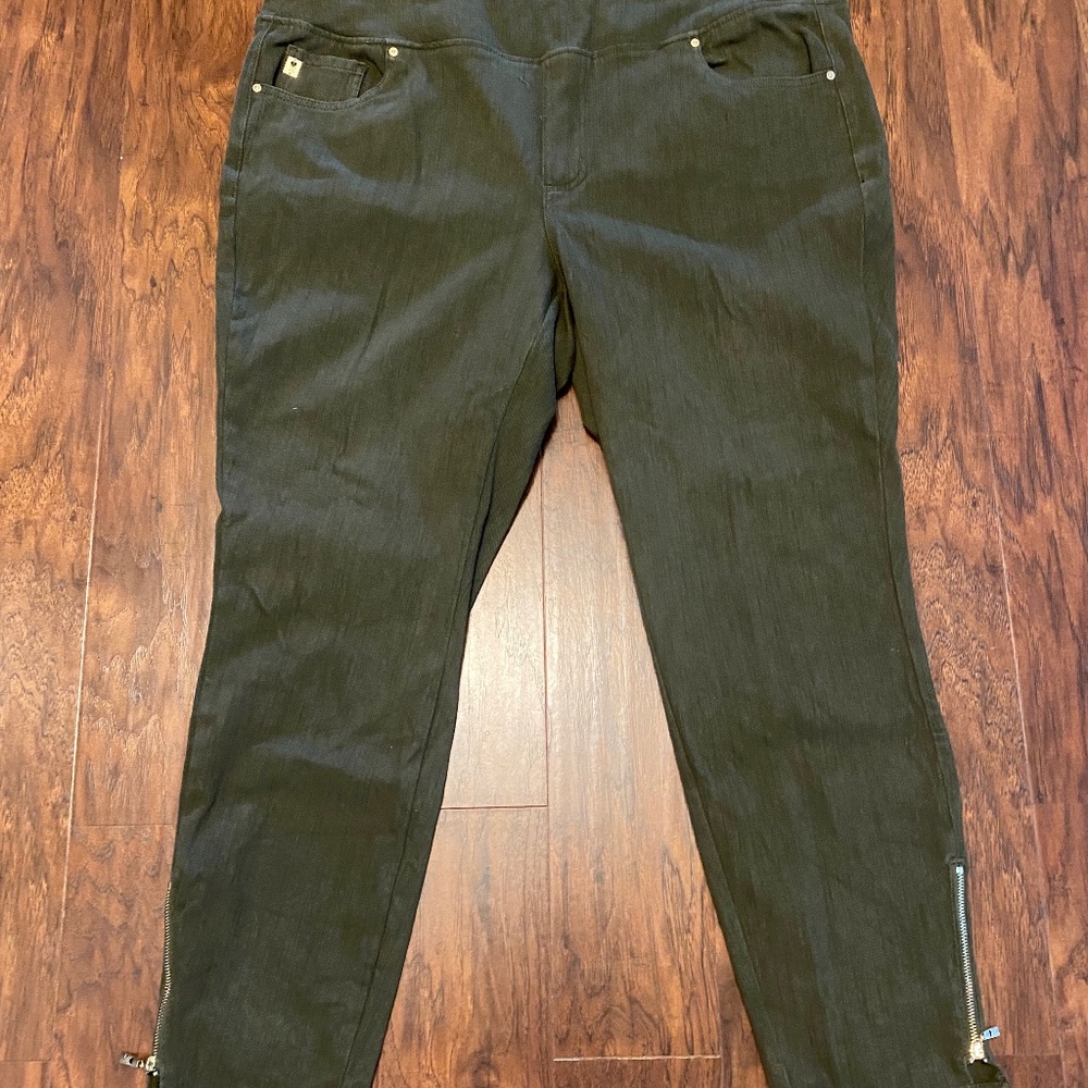 Belle by Kim Gravel Regular Flexibelle Zip Ankle Jeans in Olive Green